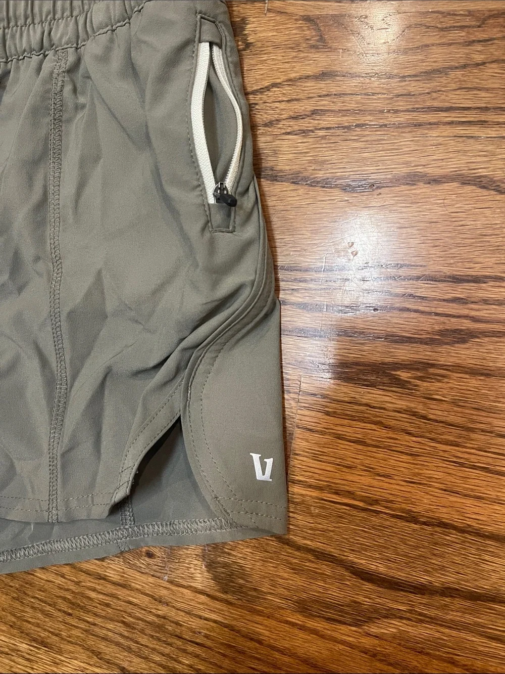 Vuori Women's Clementine 2.0 Shorts in Olive gray Sz M - Picture 3 of 13